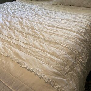 Amazon White Ruffled Comforter + 2 white drapes (54”x84”)